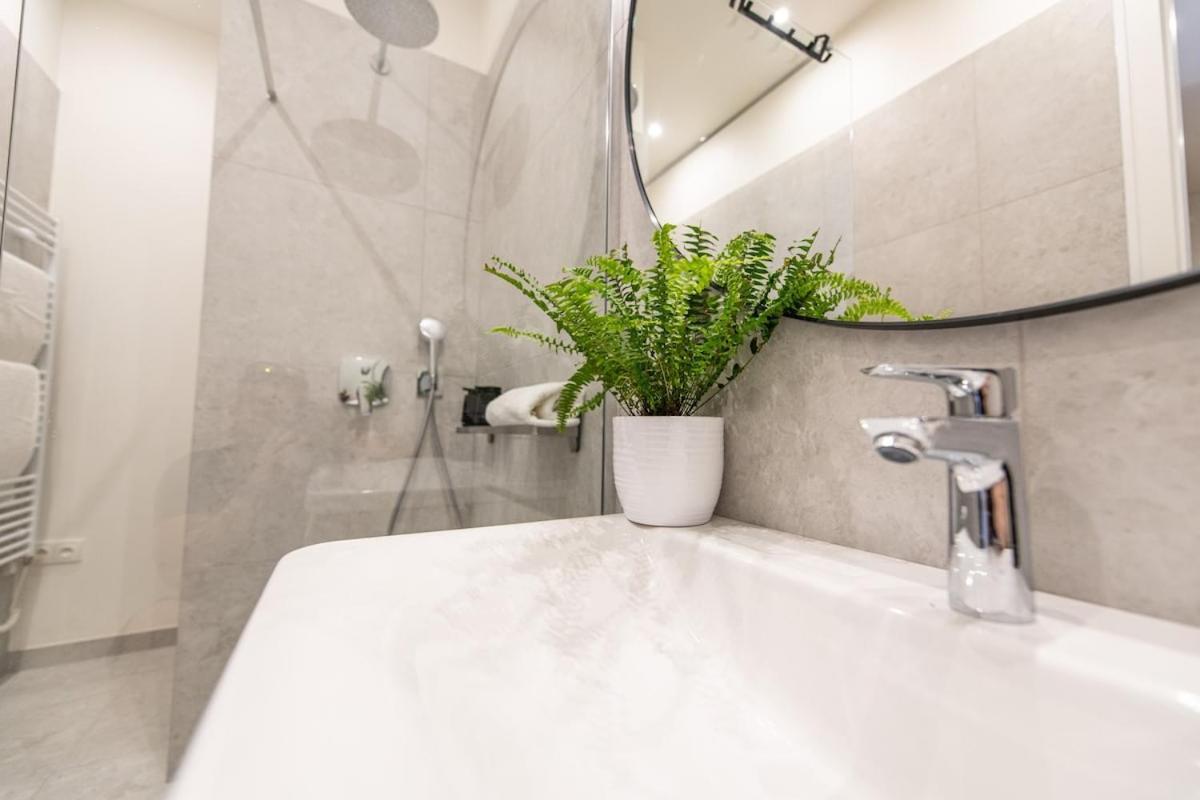 Sunny & Quiet In Peaceful Hood,metro Access Apartamento