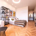 Sunny & Quiet Studio In Peaceful Hood,Metro Access