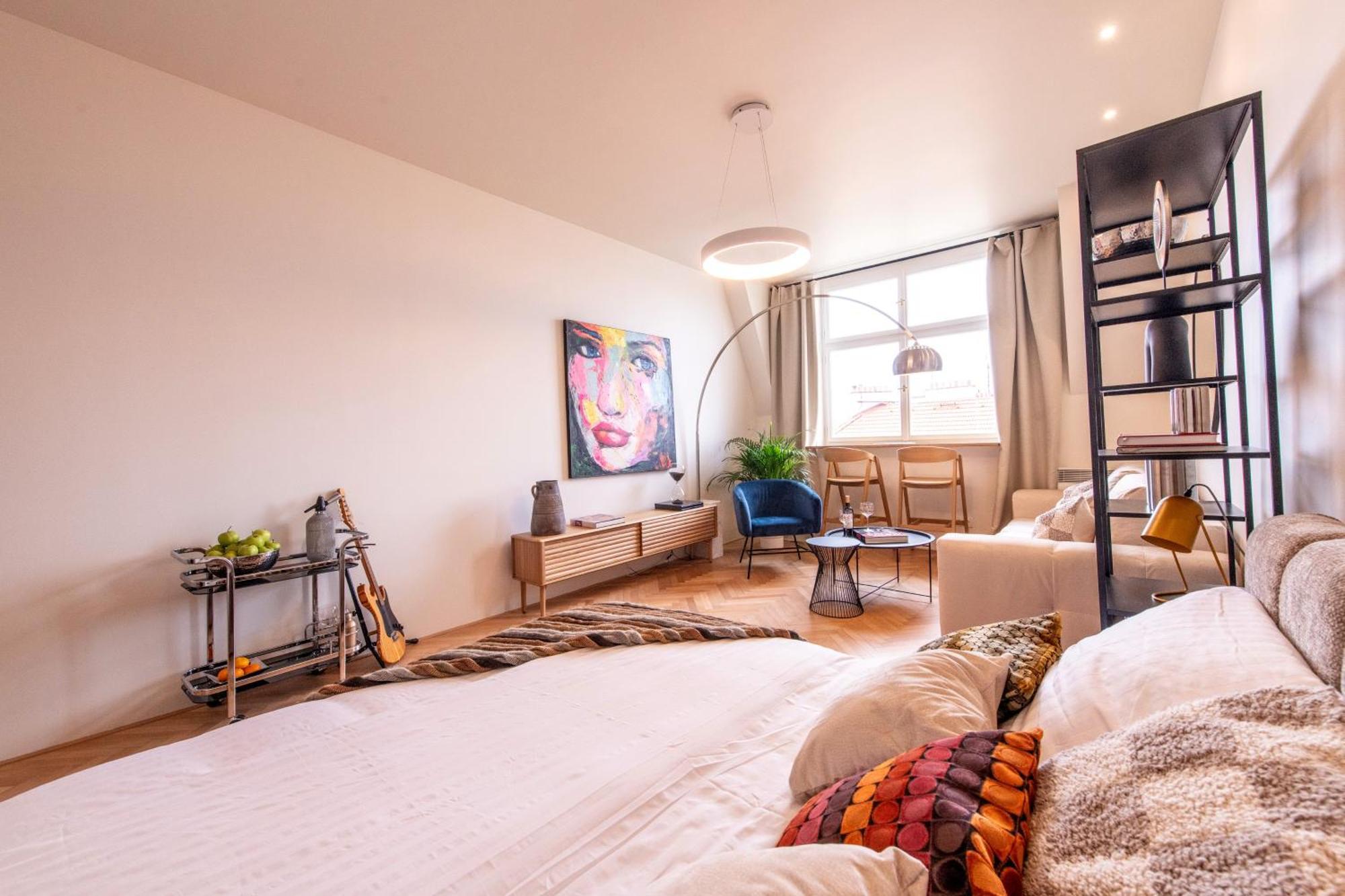 Sunny & Quiet In Peaceful Hood,metro Access Apartment Prague
