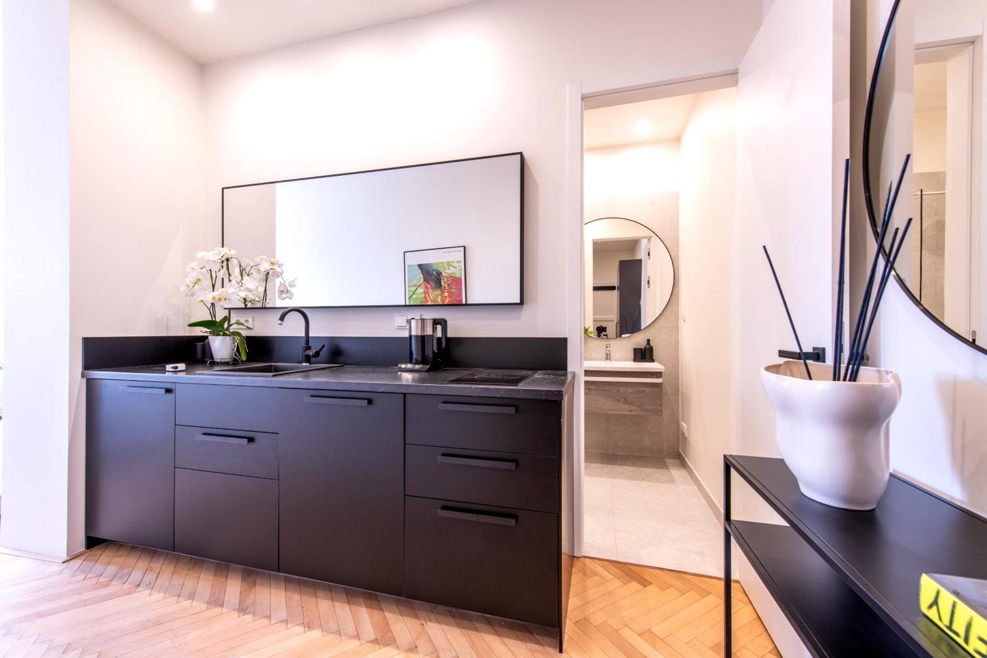 Sunny & Quiet In Peaceful Hood,metro Access Apartment