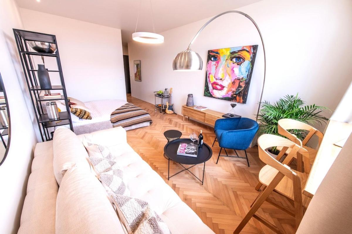 Sunny & Quiet In Peaceful Hood,metro Access Apartment