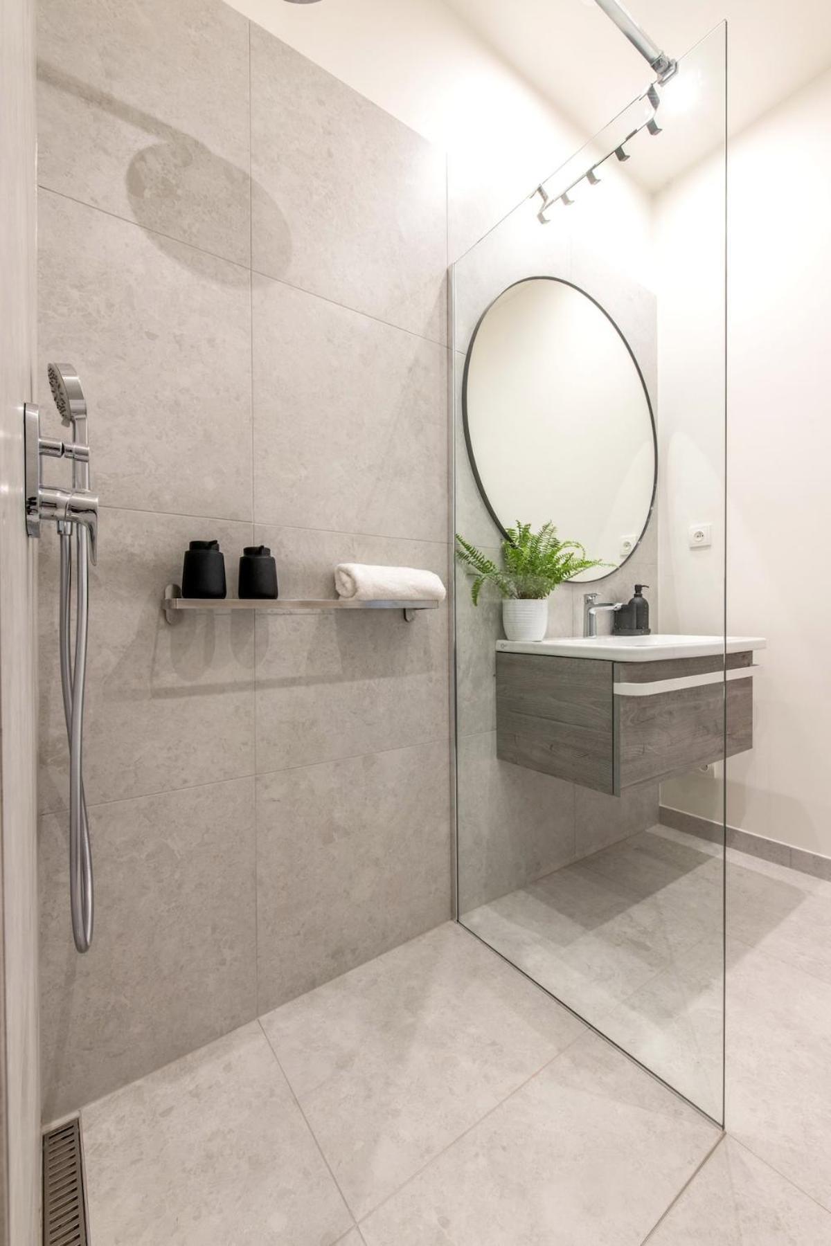 Sunny & Quiet In Peaceful Hood,metro Access Apartment Prague